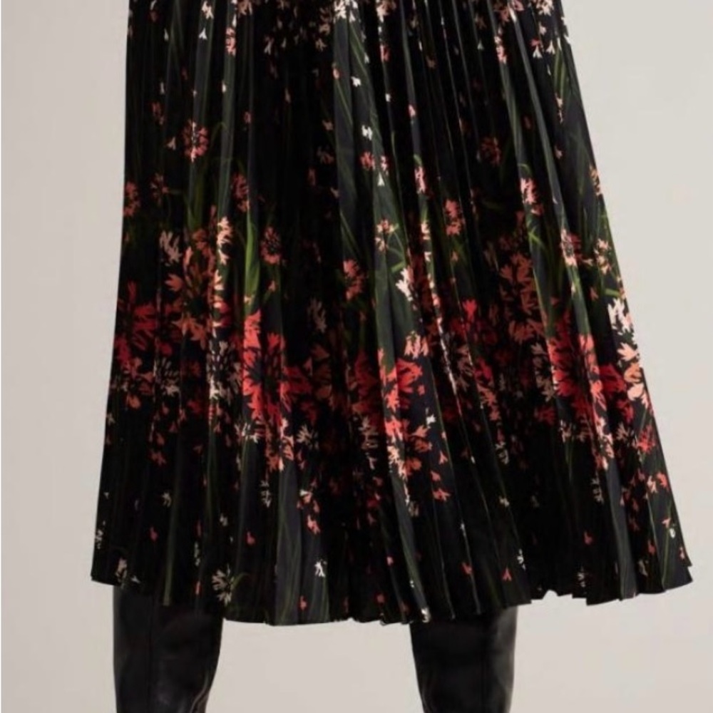NEW - Ted Baker Floral Pleated Skirt. Black and Red